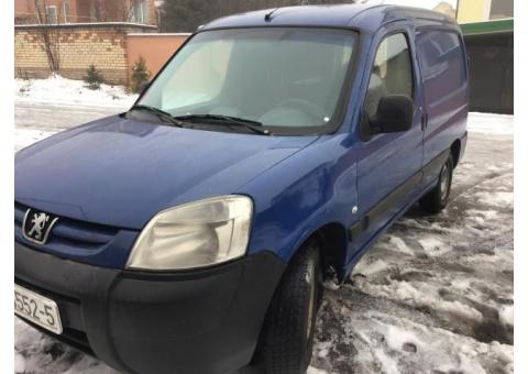 Аренда грузового фургона Пежо Партнер без водителя 