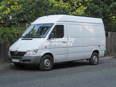 Mercedes Sprinter: длина 4,2 м, высота 1,85 м — аренда фургона